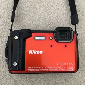 FLASH SALE! 🥳 Nikon Coolpix W300 Digital Camera & Accessories
